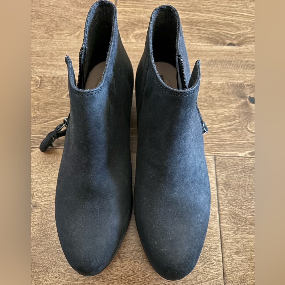 Clarks Elegant Black Ankle Booties Size 8